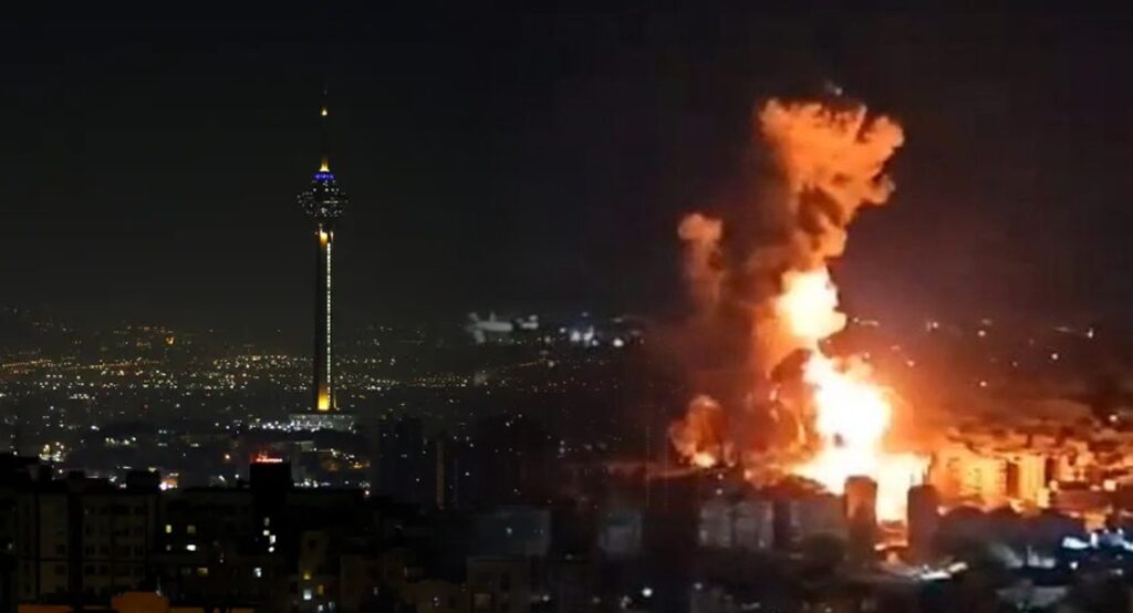 “إسرائيل تشن ضربة جوية واسعة على طهران في اليوم الثالث من الهجوم المشترك”