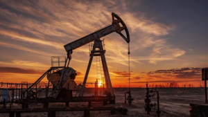 الذهب يتراجع والنفط يواصل الارتفاع مع تصاعد التوترات الجيوسياسية.